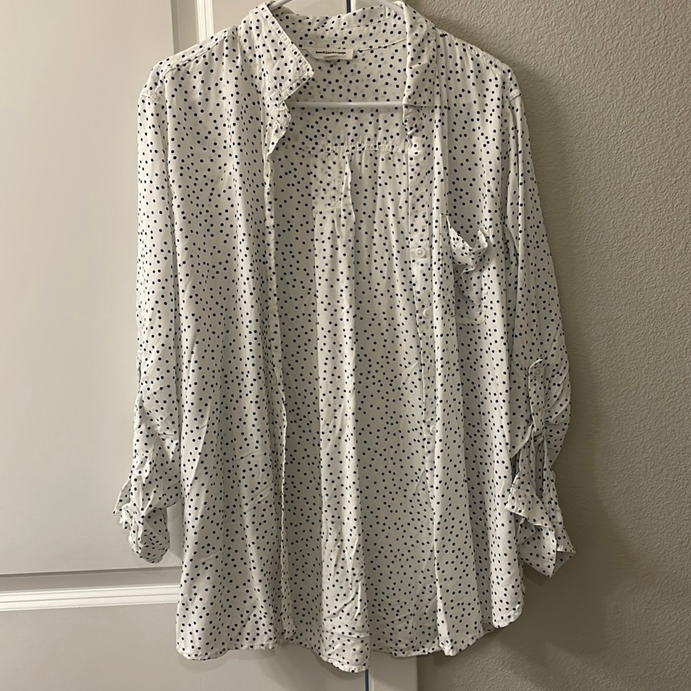 White button down blouse by BeachLunchLounge.